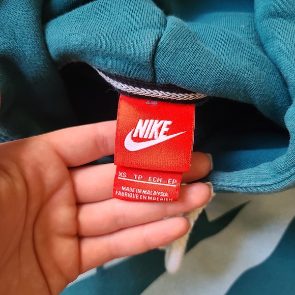 *SOLD*Nike hoodie - Picture 2 of 4